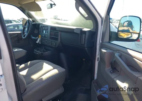 2016 Chevrolet Express 2500 Work Van z USA, uszkodzony, nr VIN 1GCWGAFF5G1331734